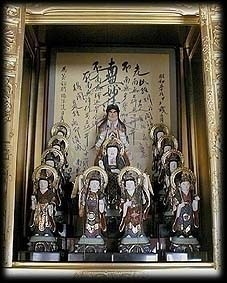 Kishimojin and her children guarding the Gohonzon: click to learn more about her!